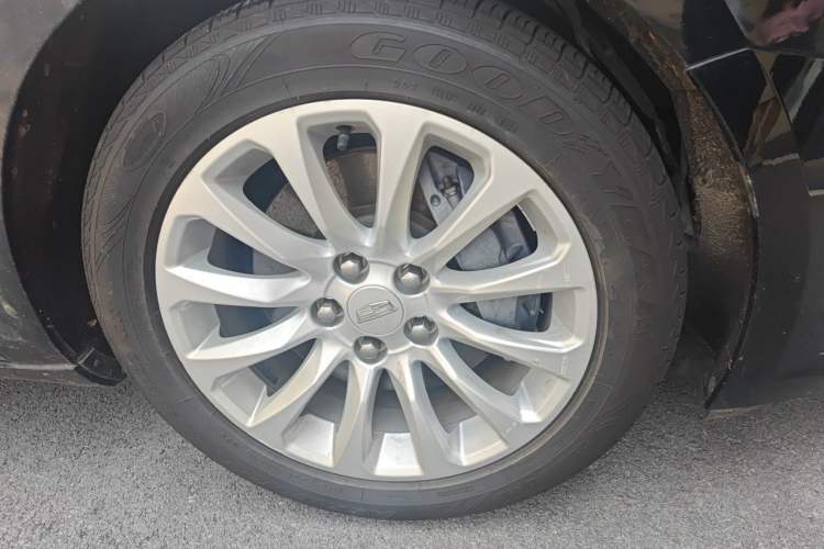 Used Cadillac XTS 2018 28T Elite Edition Right Front Wheel Hub