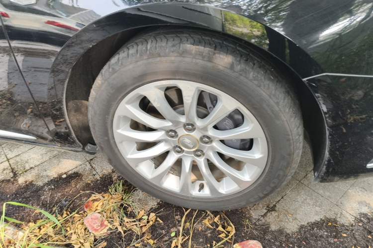 Used Cadillac XTS 2018 28T Elite Edition Right Front Wheel Hub