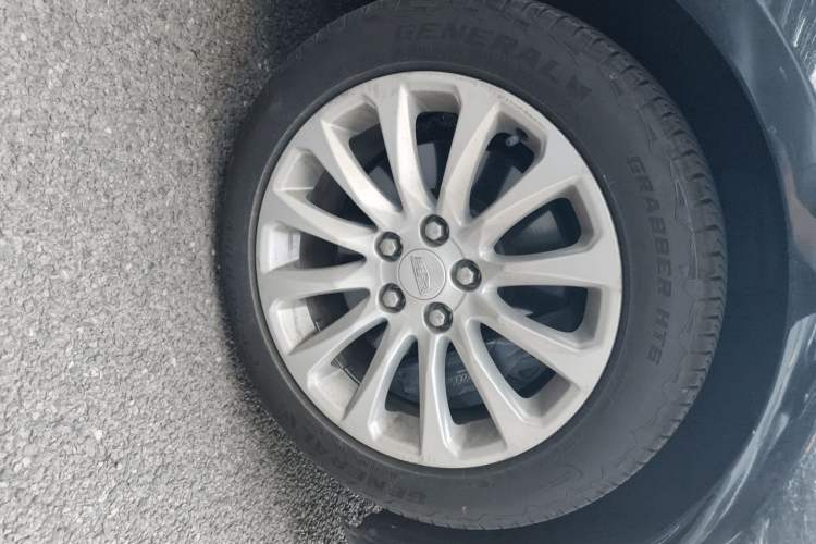 Used Cadillac XTS 2018 28T Elite Edition Right Front Wheel Hub
