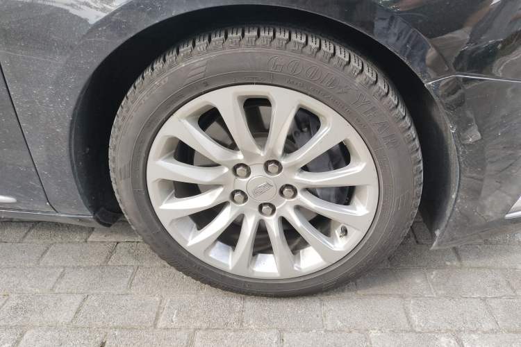 Used Cadillac XTS 2018 28T Elite Edition Right Front Wheel Hub