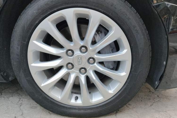 Used Cadillac XTS 2018 28T Elite Edition Right Front Wheel Hub