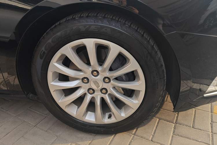 Used Cadillac XTS 2018 28T Elite Edition Right Front Wheel Hub