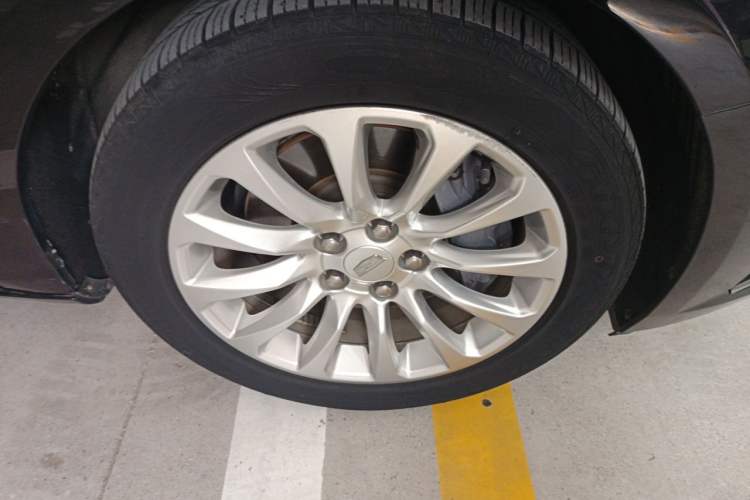 Used Cadillac XTS 2018 28T Tech Edition Right Front Wheel Hub