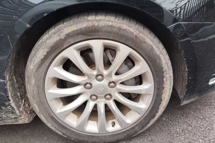 Used Cadillac XTS 2018 28T Tech Edition Right Front Wheel Hub