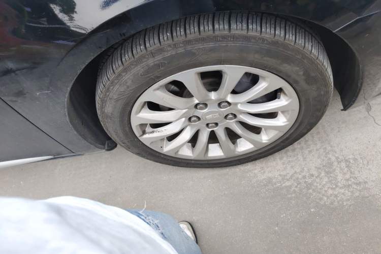 Used Cadillac XTS 2018 28T Tech Edition Right Front Wheel Hub