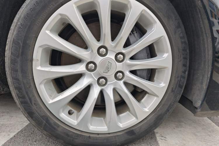 Used Cadillac XTS 2018 28T Elite Edition Right Front Wheel Hub