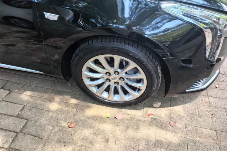 Used Cadillac XTS 2018 28T Tech Edition Right Front Wheel Hub