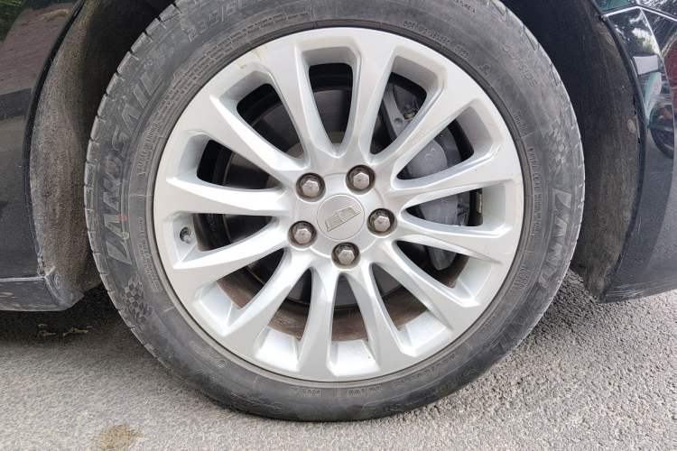 Used Cadillac XTS 2018 28T Tech Edition Right Front Wheel Hub