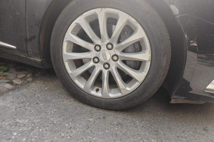 Used Cadillac XTS 2018 28T Elite Edition Right Front Wheel Hub