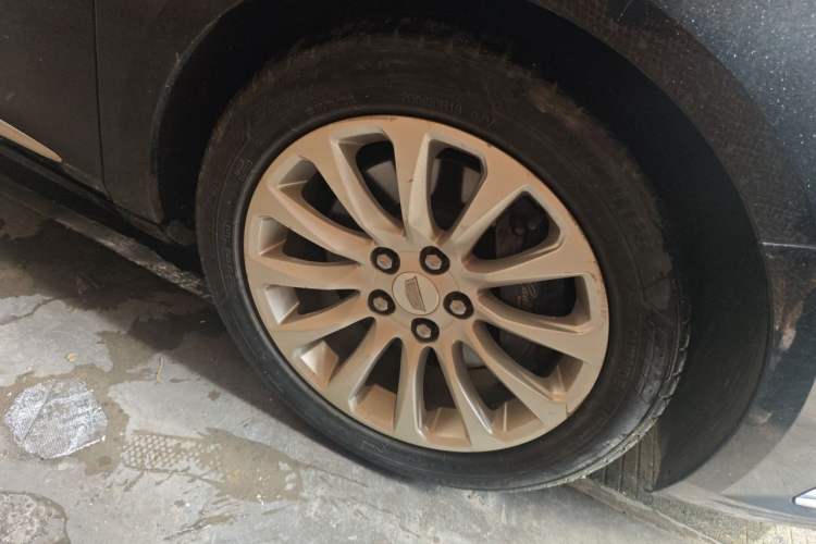 Used Cadillac XTS 2018 28T Tech Edition Right Front Wheel Hub