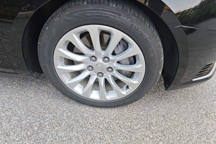 Used Cadillac XTS 2018 28T Tech Edition Right Front Wheel Hub