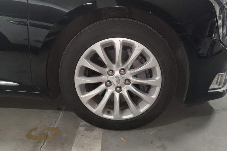 Used Cadillac XTS 2018 28T Elite Edition Right Front Wheel Hub