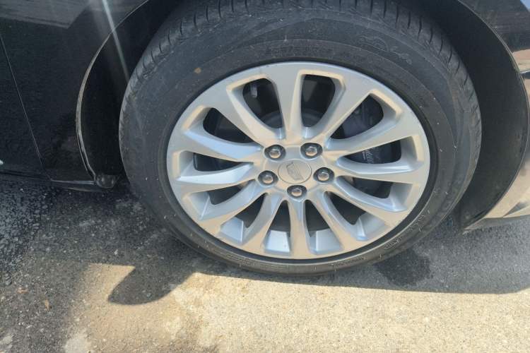 Used Cadillac XTS 2018 28T Tech Edition Right Front Wheel Hub