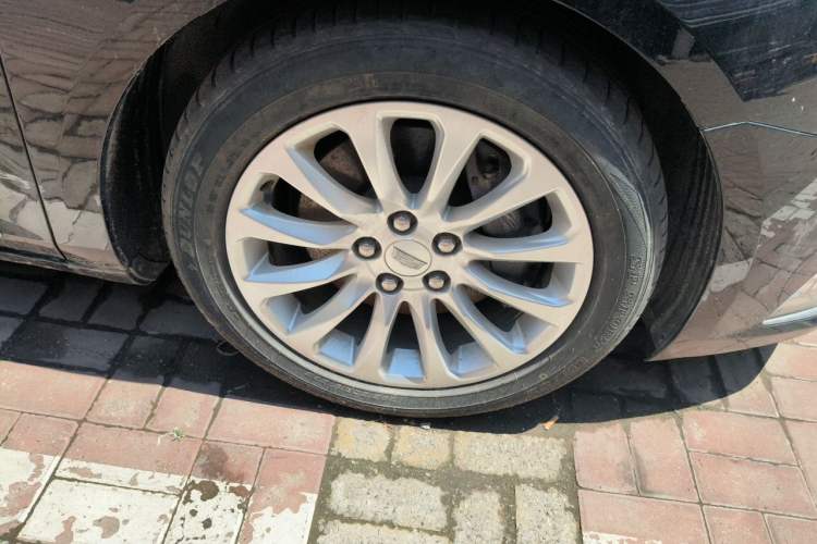 Used Cadillac XTS 2018 28T Luxury Edition Right Front Wheel Hub