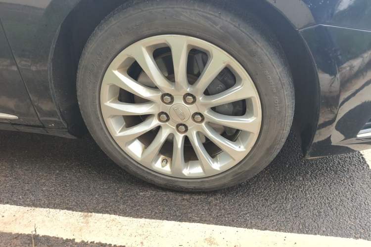 Used Cadillac XTS 2018 28T Tech Edition Right Front Wheel Hub