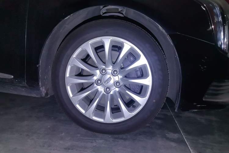 Used Cadillac XTS 2018 28T Tech Edition Right Front Wheel Hub