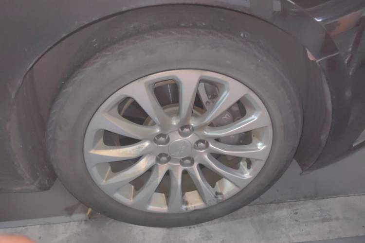 Used Cadillac XTS 2018 28T Tech Edition Right Front Wheel Hub