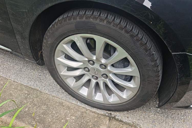 Used Cadillac XTS 2018 28T Tech Edition Right Front Wheel Hub