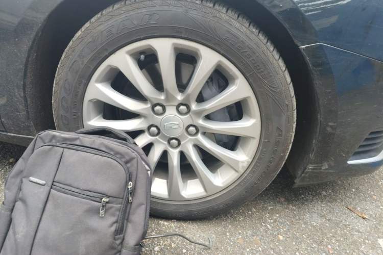 Used Cadillac XTS 2018 28T Tech Edition Right Front Wheel Hub