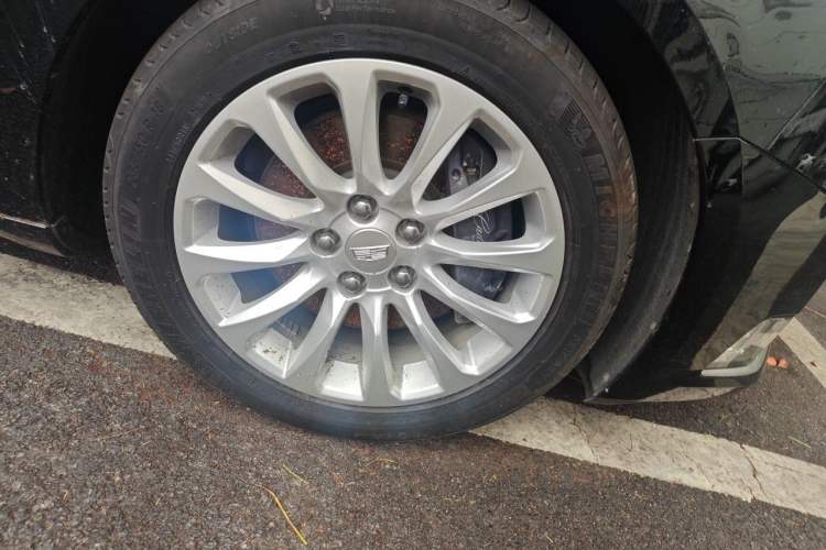 Used Cadillac XTS 2018 28T Elite Edition Right Front Wheel Hub