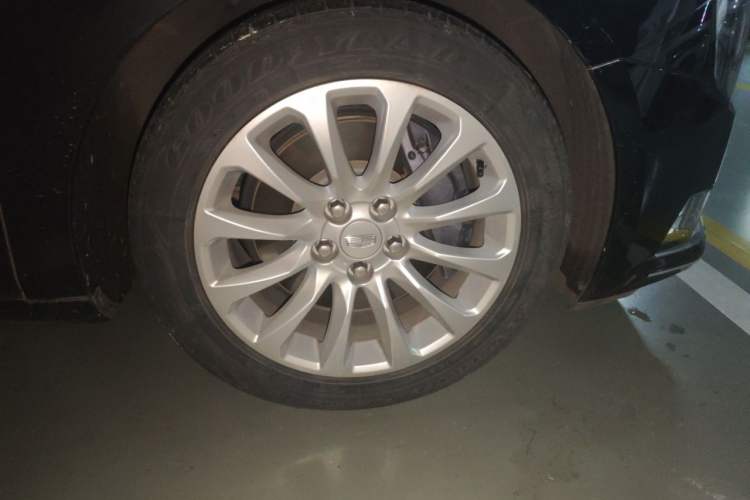 Used Cadillac XTS 2018 28T Elite Edition Right Front Wheel Hub