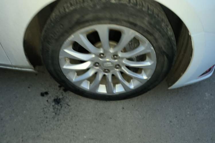 Used Cadillac XTS 2018 28T Tech Edition Right Front Wheel Hub