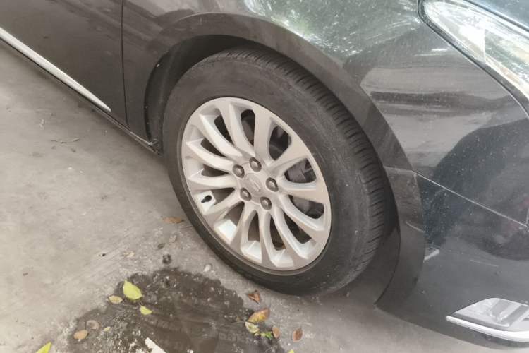 Used Cadillac XTS 2018 28T Luxury Edition Right Front Wheel Hub