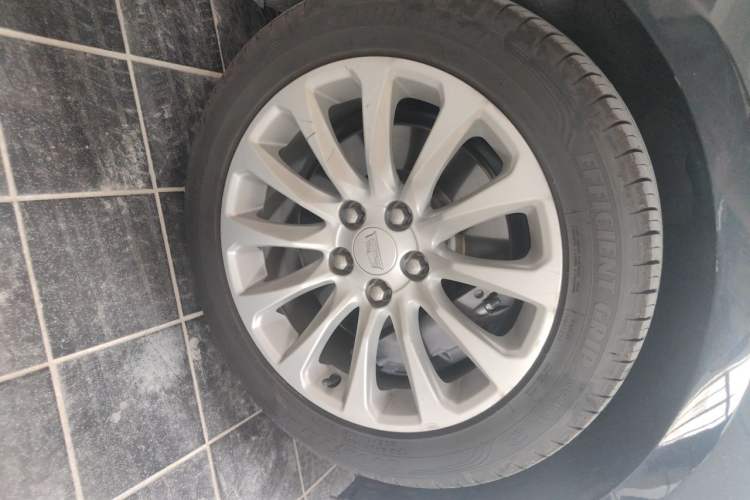Used Cadillac XTS 2018 28T Tech Edition Right Front Wheel Hub