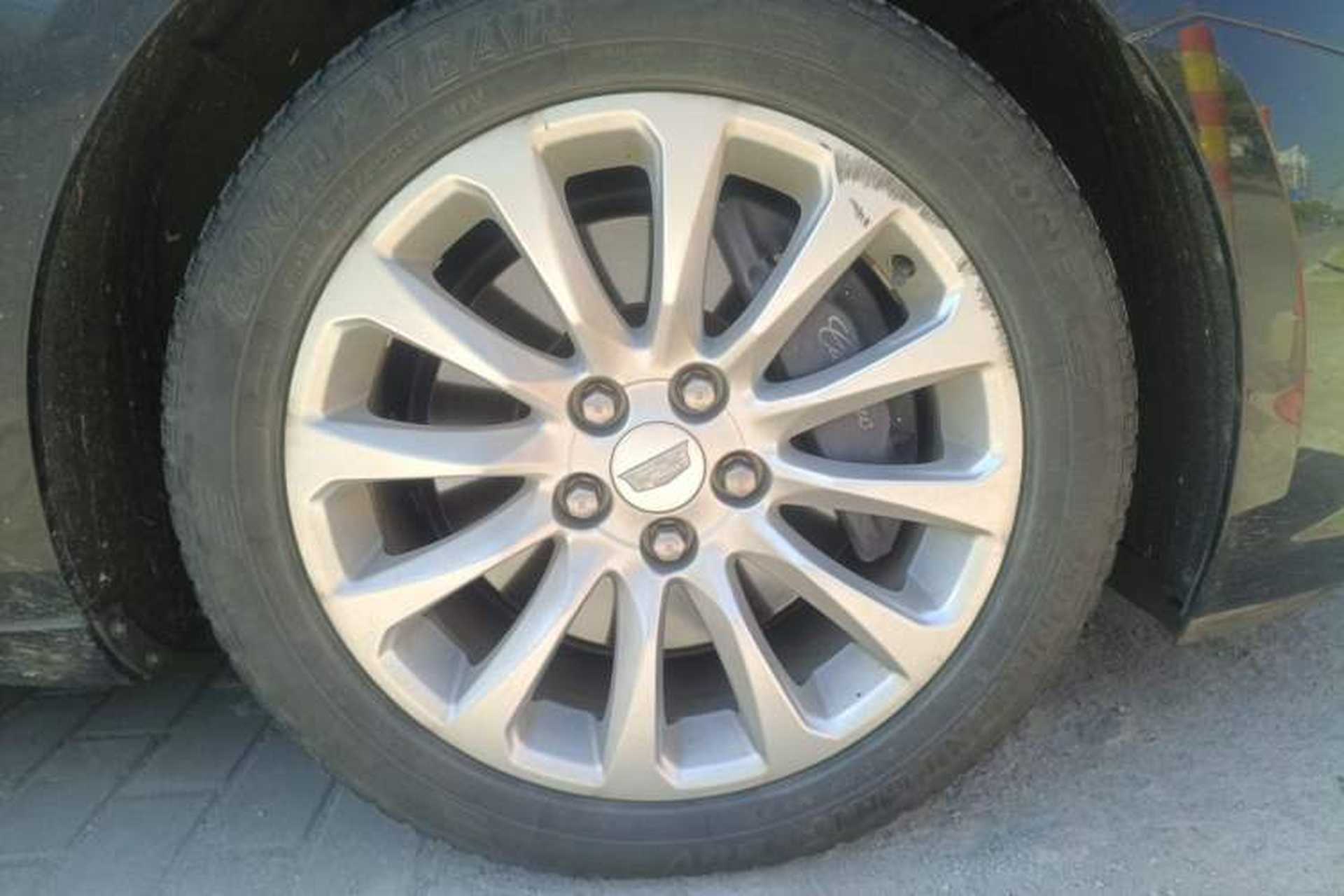 Used Cadillac XTS 2018 28T Elite Edition Right Front Wheel Hub