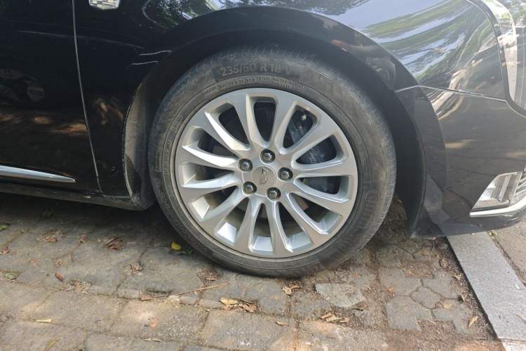 Used Cadillac XTS 2018 28T Elite Edition Right Front Wheel Hub