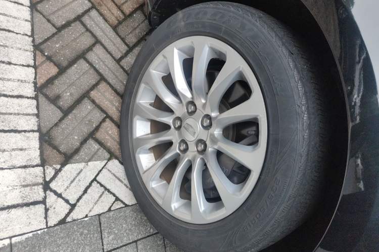 Used Cadillac XTS 2018 28T Tech Edition Right Front Wheel Hub