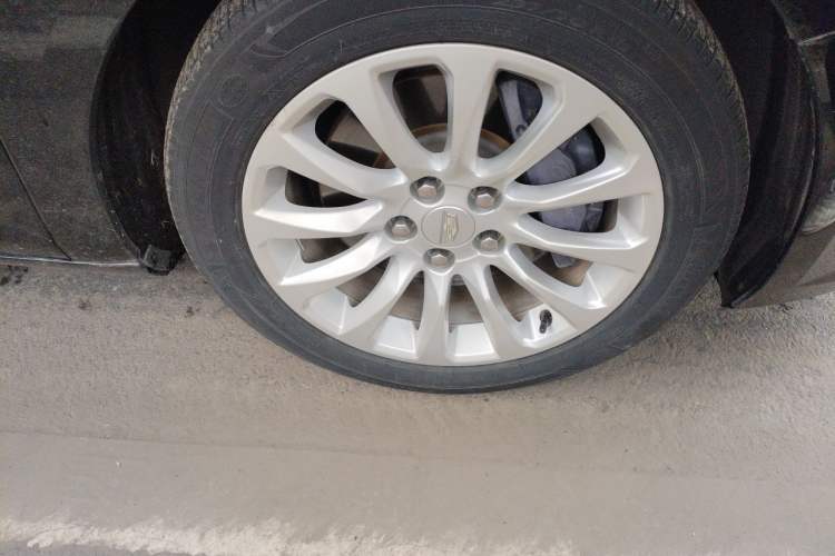 Used Cadillac XTS 2018 28T Tech Edition Right Front Wheel Hub