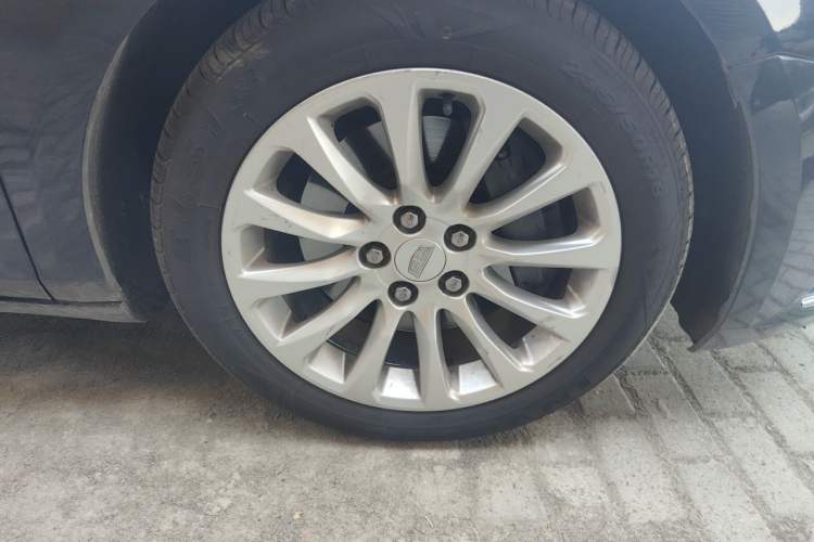Used Cadillac XTS 2018 28T Tech Edition Right Front Wheel Hub
