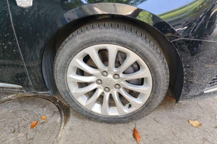 Used Cadillac XTS 2018 28T Tech Edition Right Front Wheel Hub