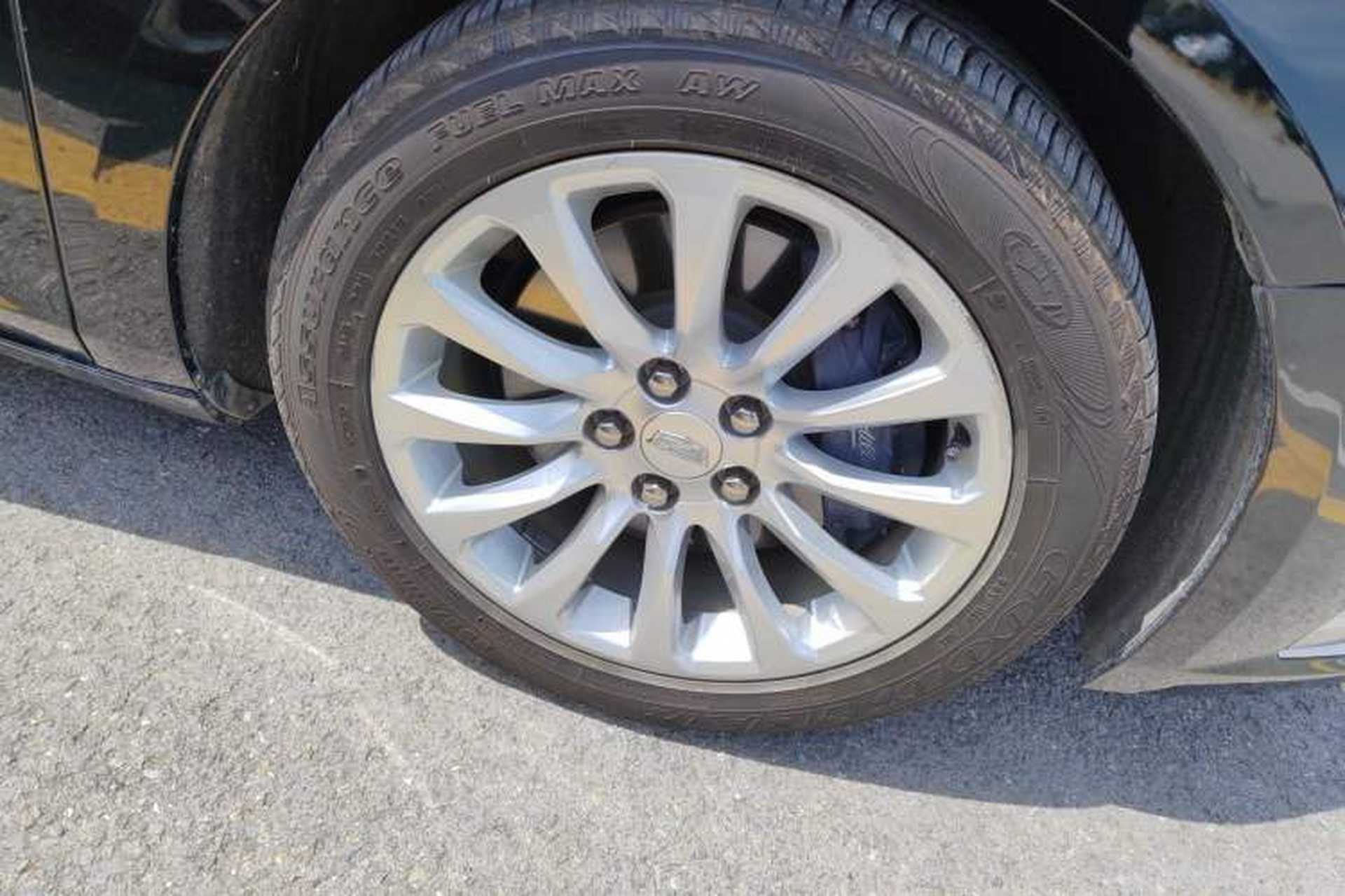Used Cadillac XTS 2018 28T Elite Edition Right Front Wheel Hub