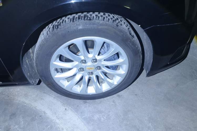 Used Cadillac XTS 2018 28T Tech Edition Right Front Wheel Hub