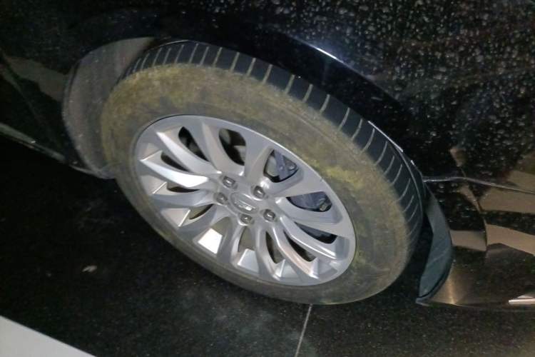 Used Cadillac XTS 2018 28T Tech Edition Right Front Wheel Hub