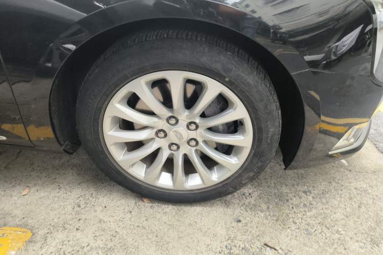 Used Cadillac XTS 2018 28T Elite Edition Right Front Wheel Hub