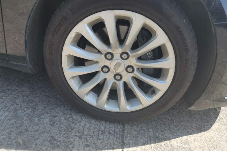 Used Cadillac XTS 2018 28T Elite Edition Right Front Wheel Hub