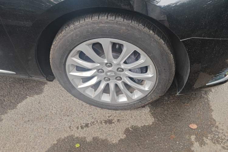 Used Cadillac XTS 2018 28T Tech Edition Right Front Wheel Hub