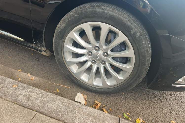 Used Cadillac XTS 2018 28T Luxury Edition Right Front Wheel Hub