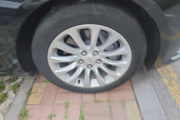 Used Cadillac XTS 2018 28T Tech Edition Right Front Wheel Hub