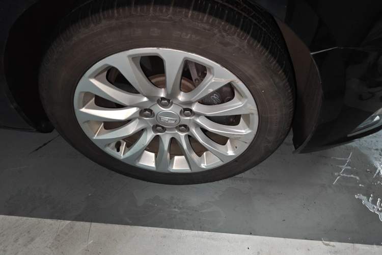 Used Cadillac XTS 2018 28T Elite Edition Right Front Wheel Hub