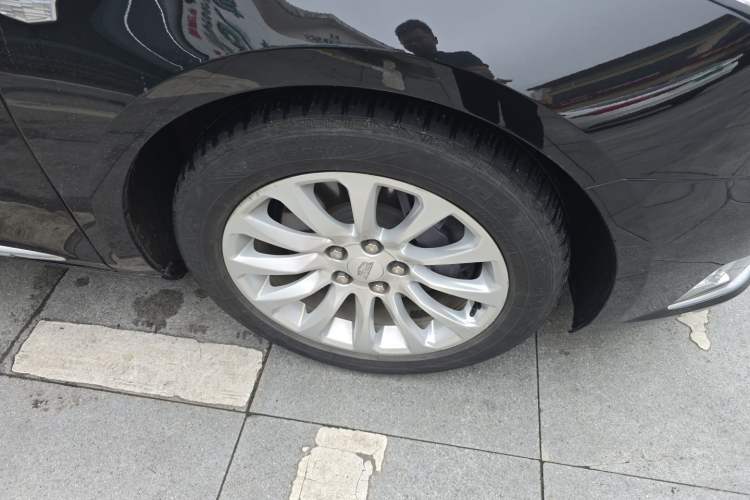 Used Cadillac XTS 2018 28T Elite Edition Right Front Wheel Hub