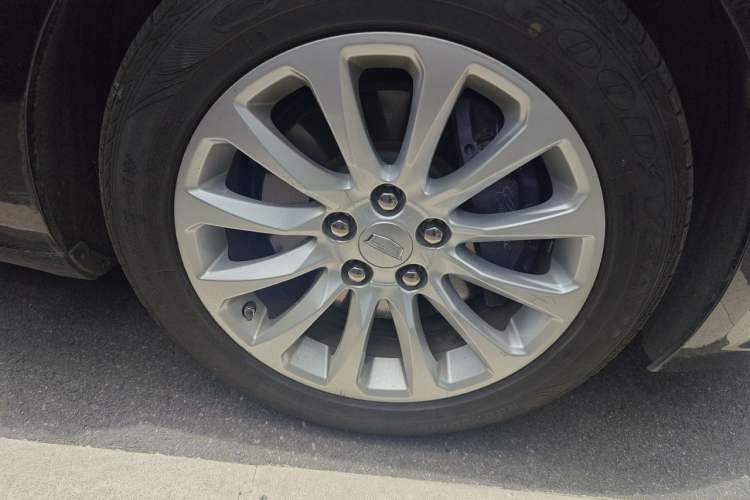 Used Cadillac XTS 2018 28T Elite Edition Right Front Wheel Hub