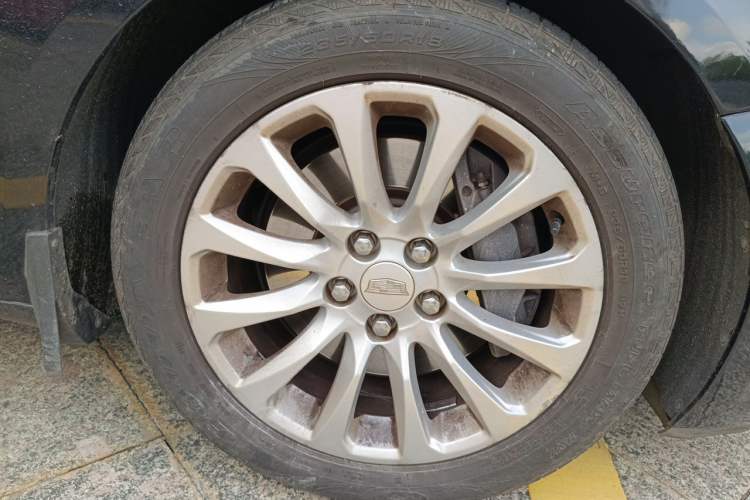 Used Cadillac XTS 2018 28T Elite Edition Right Front Wheel Hub