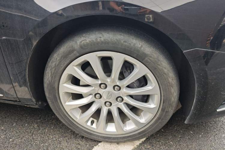 Used Cadillac XTS 2018 28T Tech Edition Right Front Wheel Hub