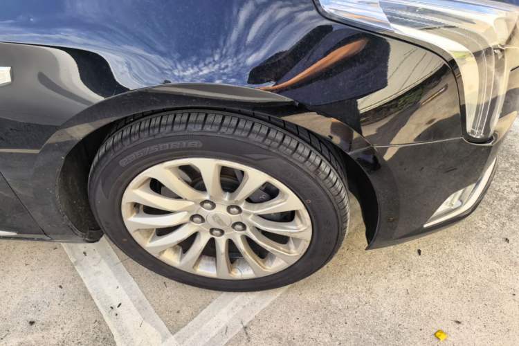 Used Cadillac XTS 2018 28T Elite Edition Right Front Wheel Hub