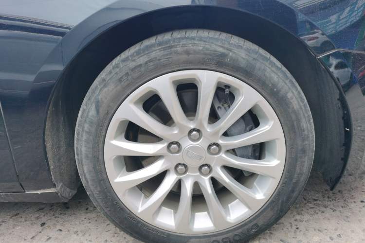 Used Cadillac XTS 2018 28T Elite Edition Right Front Wheel Hub