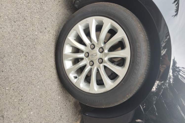 Used Cadillac XTS 2018 28T Tech Edition Right Front Wheel Hub